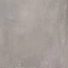 Carica l'immagine nel visualizzatore di Gallery, Dettaglio ravvicinato della superficie del gres porcellanato ABK Interno 9 Silver grigio effetto metallo, formato 60x120 cm